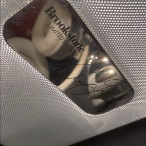 I’m selling some brookstone headphones Ariana Granade limited edition .